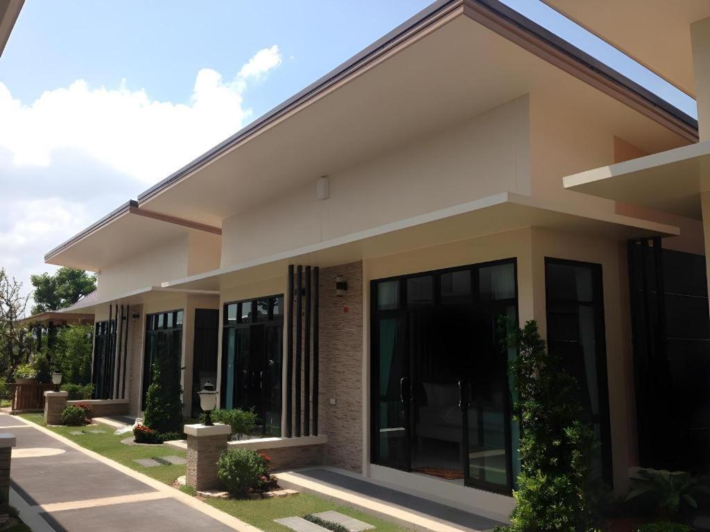 Med Room Korat Nakhon Ratchasima Ngoại thất bức ảnh